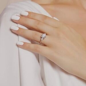 2CT 925 Sterling Silver CZ Brilliant Cut‎ 3-Stone Ring Like New Sz 4.5 💥SALE💥